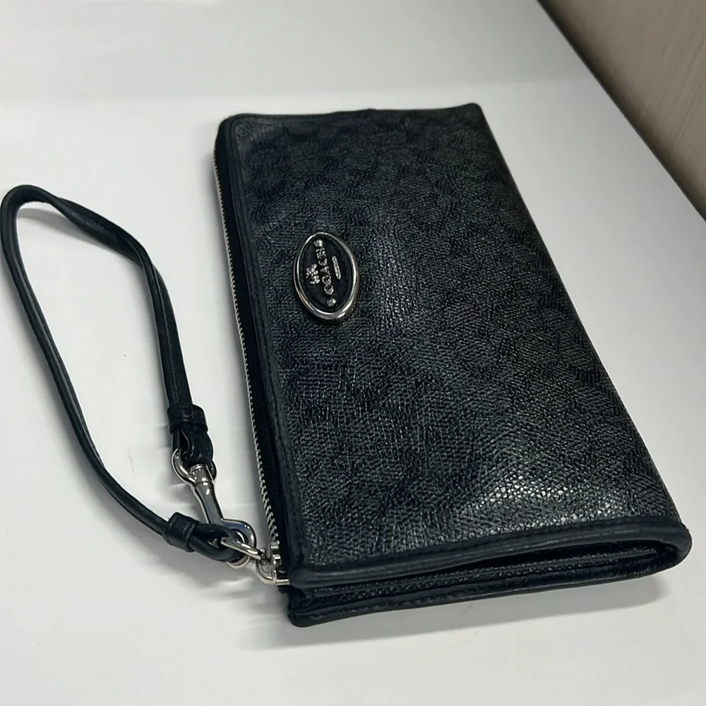 Coach Large Gray Black Pebbled Leather Wristlet Clutch Bag